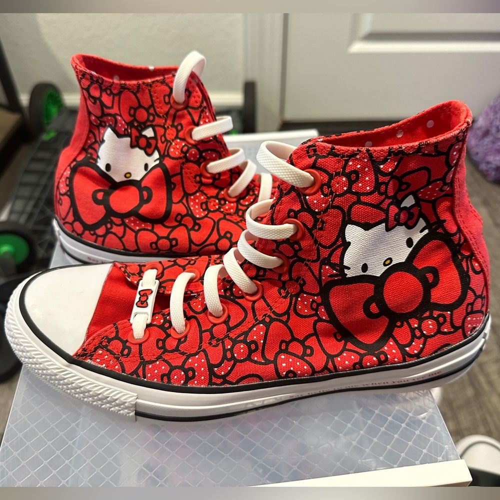 Hello Kitty HT Converse